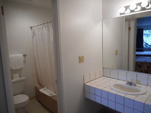 Standard Room, 1 Queen Bed