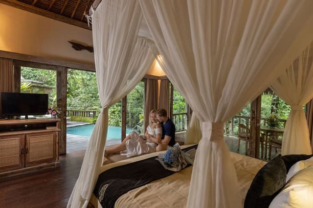 One Bedroom River Edge Villa with Free Benefits
