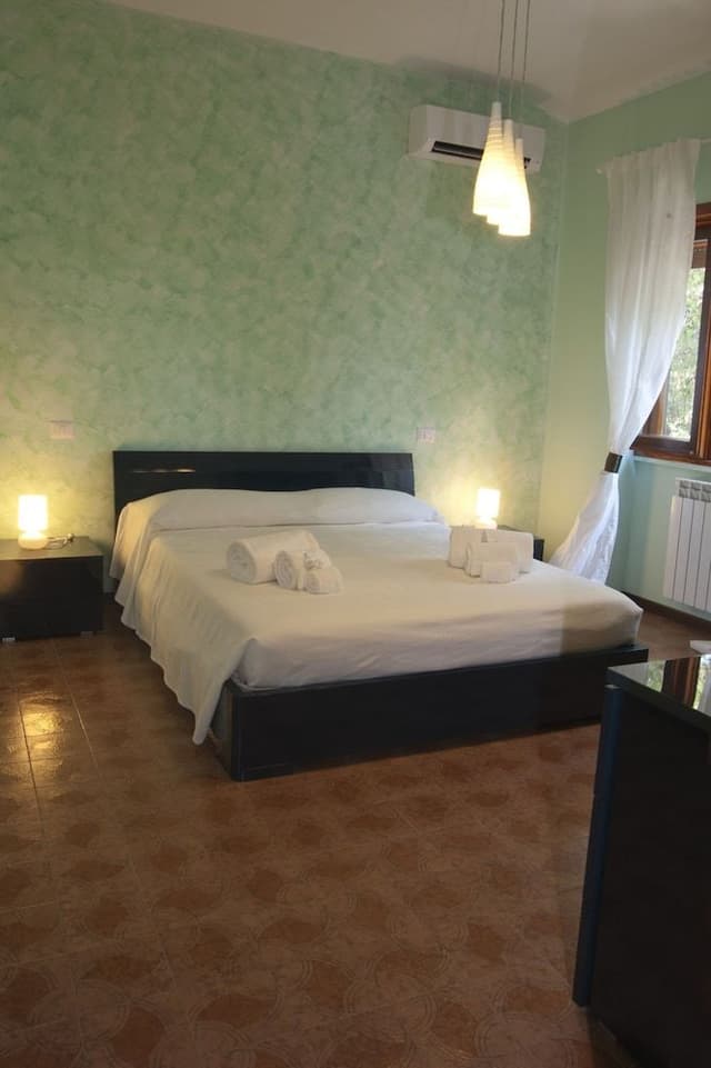 Double Room, 1 Bedroom, Shared Bathroom