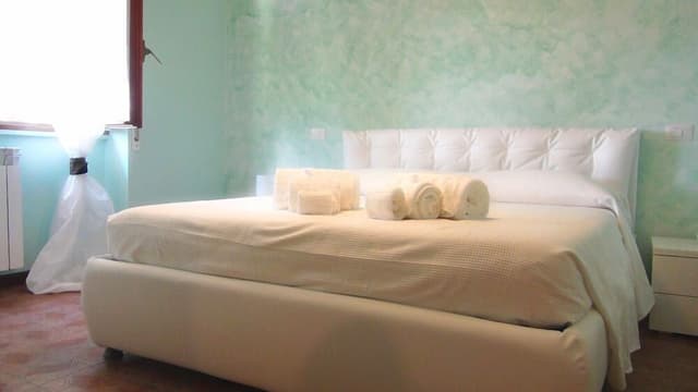 Double Room, 1 Bedroom, Shared Bathroom