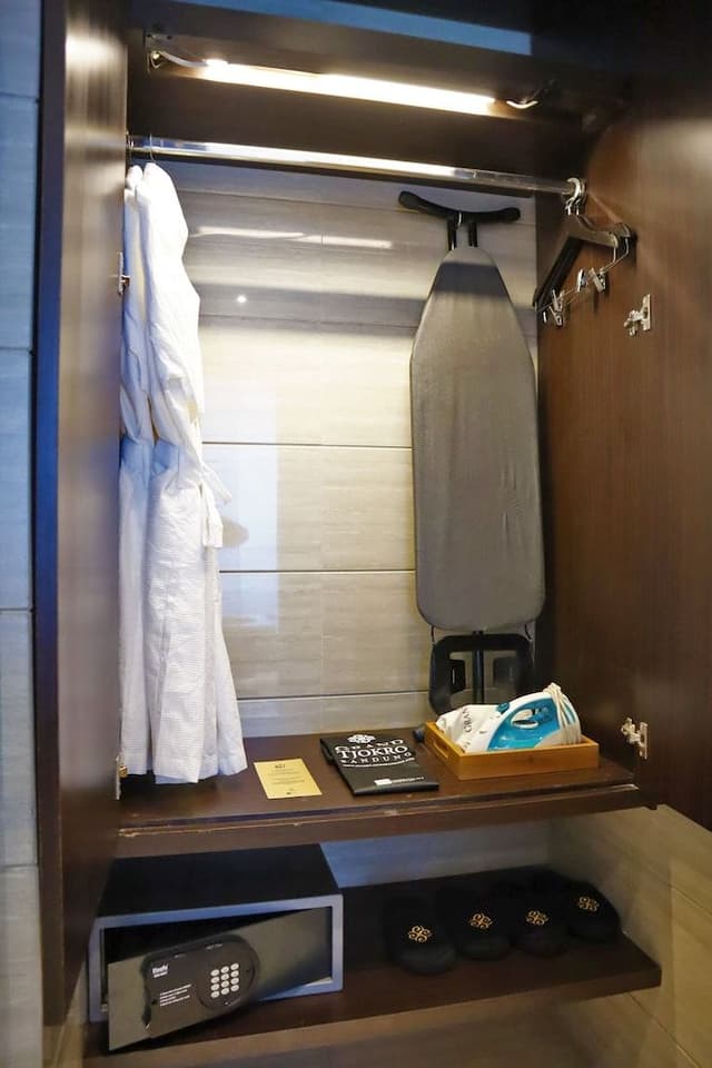 Junior Double Room, 1 King Bed