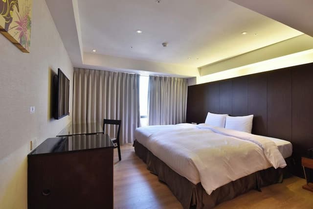 Business Double Room, 1 King Bed, Non Smoking, Ensuite (Actual room may vary from the photos)