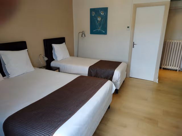 Standard Triple Room, Ensuite, River View (CHAMBRE TRIPLE)