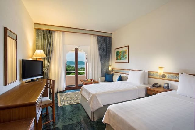 Deluxe Room, 1 King Bed, Lake View