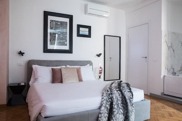 Studio Suite, Jetted Tub (Intimate)