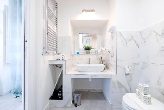 Panoramic Studio Suite, Jetted Tub
