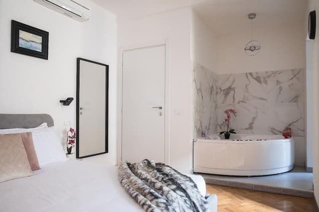 Studio Suite, Jetted Tub (Intimate)