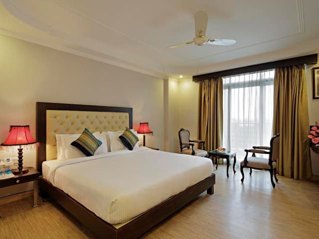 Standard Room, 1 Queen Bed, Balcony