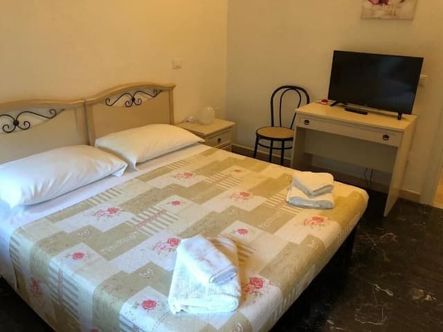 Double Room (Camera 4)