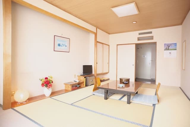 Standard Room (Run of House, 2 or 3 guests)