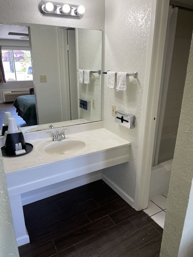Newly remodeled rooms, 2 Queen Beds, Non-smoking, Not Pet Friendly