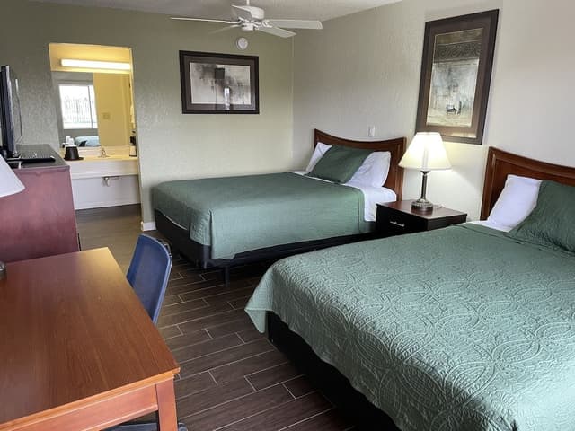 Newly remodeled rooms, 2 Queen Beds, Non-smoking, Not Pet Friendly