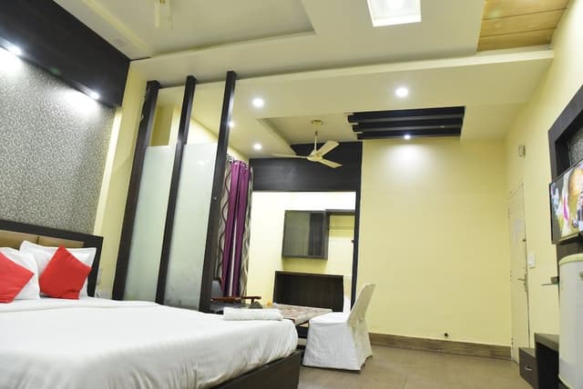 Superior Room, 1 King Bed, City View