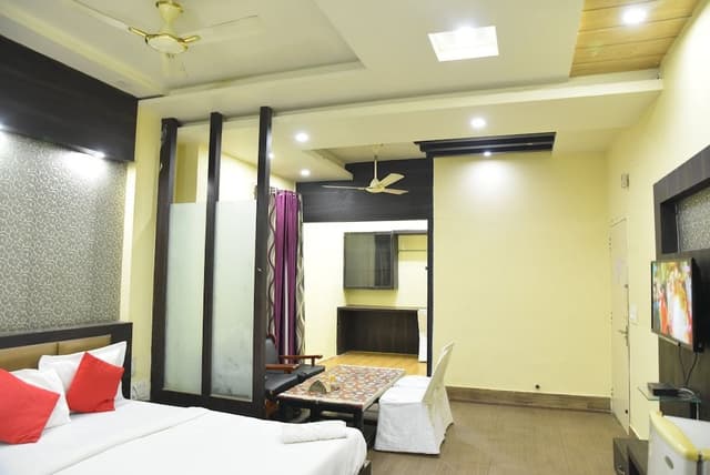 Superior Room, 1 King Bed, City View