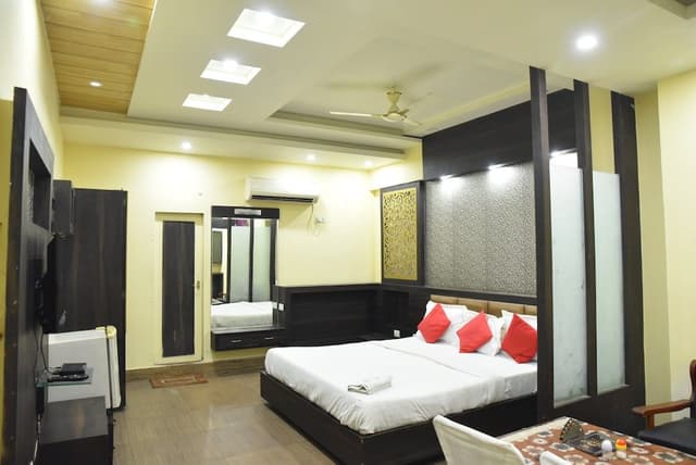 Superior Room, 1 King Bed, City View