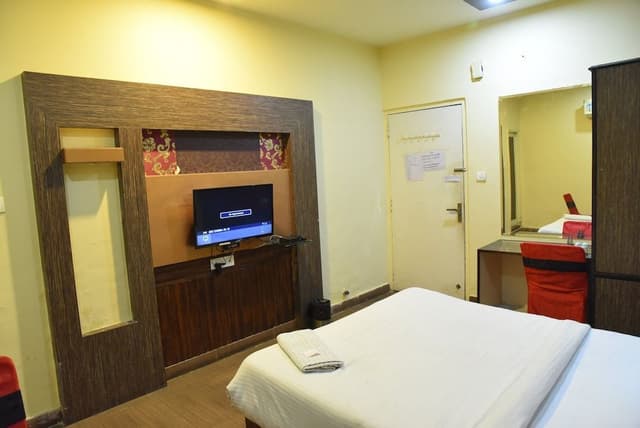 Design Room, 1 Double Bed, City View