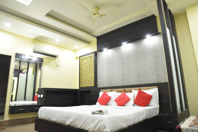 Superior Room, 1 King Bed, City View