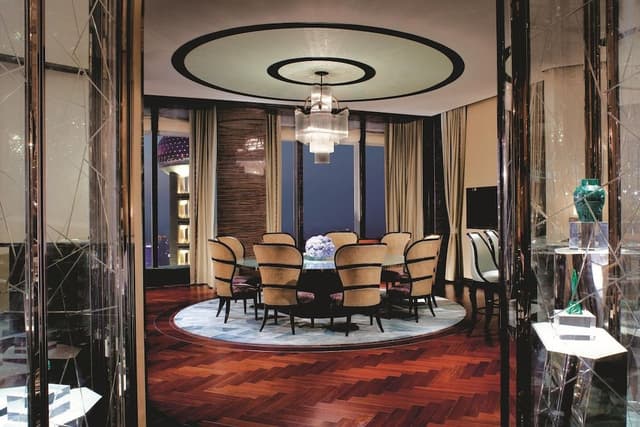 The Ritz-Carlton Suite