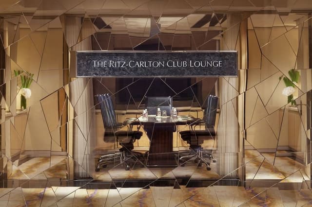 Carlton Suite
