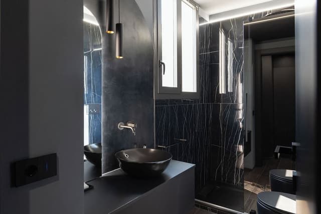 Luxury Apartment, 1 Queen Bed, Private Bathroom (Galleria del Corso 4)