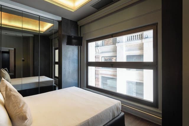 Luxury Apartment, 1 Queen Bed, Private Bathroom (Galleria del Corso 4)
