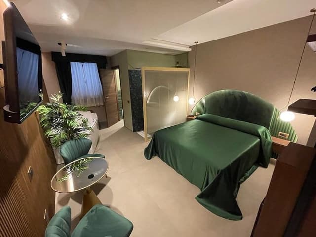 Junior Suite, Jetted Tub