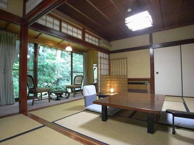 Japanese-Style Standard Twin Room with Private Toilet and Garden View	 [Umebachi]