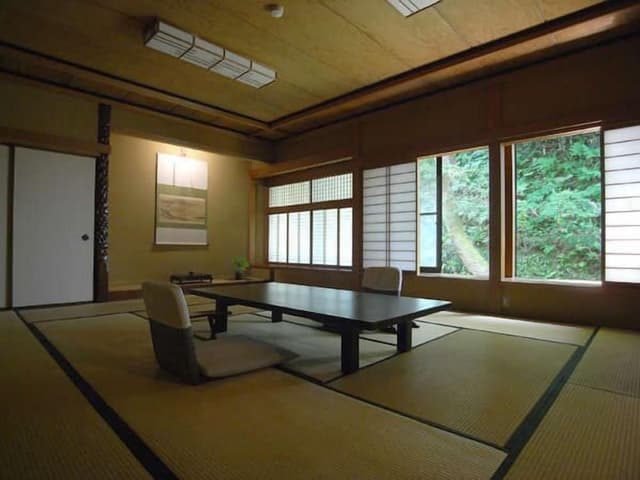 Japanese-Style Standard Twin Room with Private Toilet and Garden View	 [Umebachi]