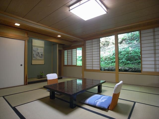 Japanese-Style Standard Twin Room with Private Toilet and Garden View	 [Umebachi]