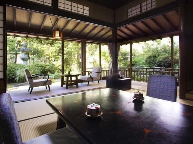 Japanese-Style Standard Twin Room with Private Toilet and Garden View	 [Umebachi]