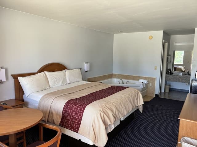 Deluxe Single Room, 1 King Bed, Accessible
