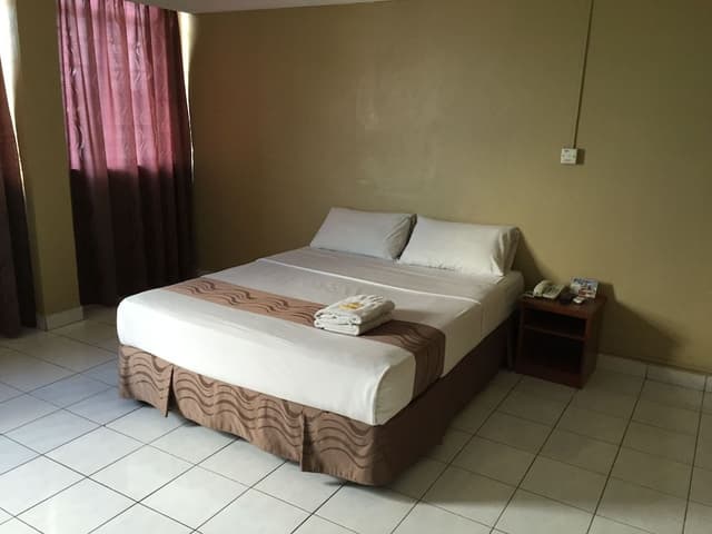Basic Room, 1 Queen Bed
