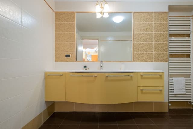 Condo, 2 Bedrooms