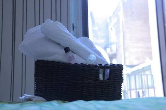 Quadruple Room, Shared Bathroom (Colata di Colore)