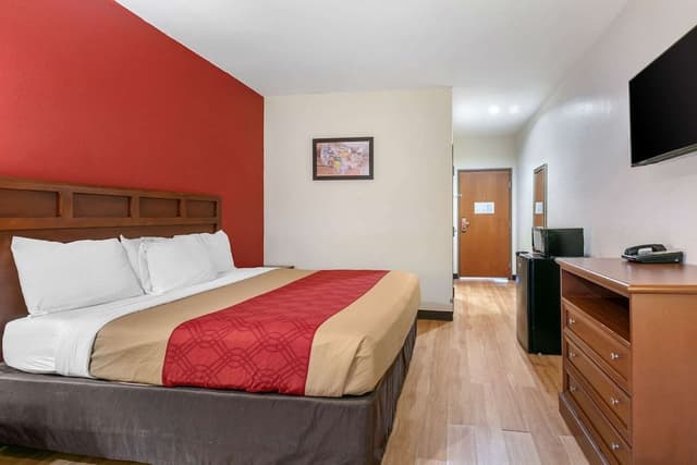 Standard Room, 1 King Bed, Smoking