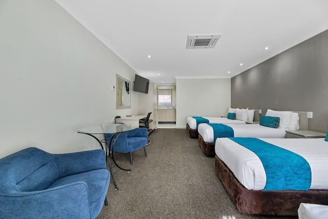 Deluxe Family Room