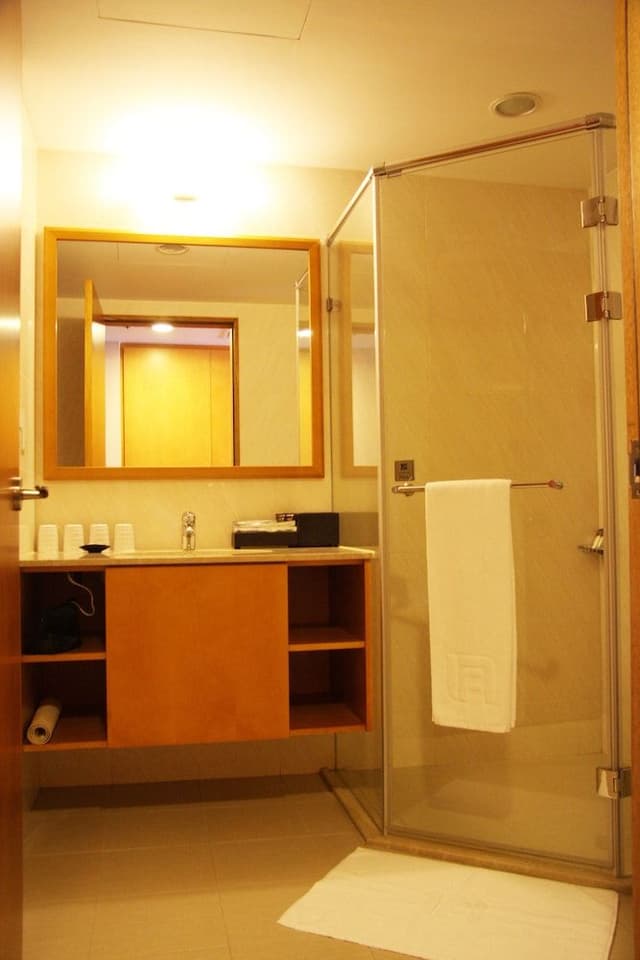 Deluxe Quadruple Room, 2 Queen Beds