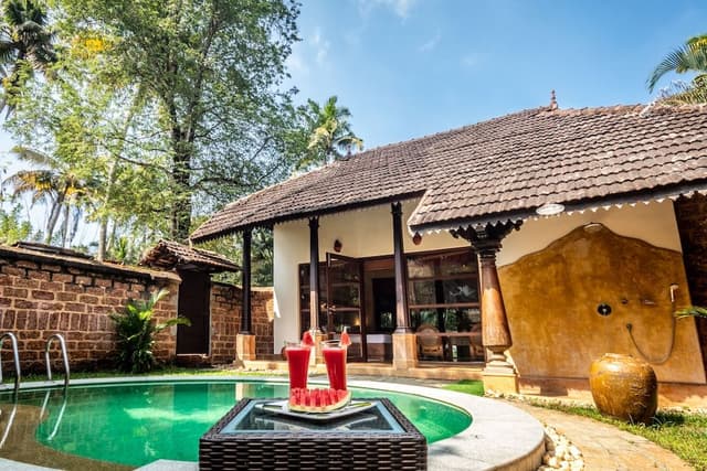 Pool villa