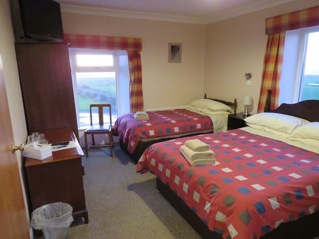 Family Room (2 Adults + 2 Children)