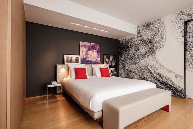 Eiffel Dome Spa Suite