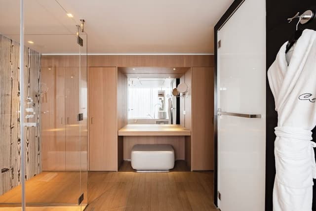 Eiffel Dome Spa Suite