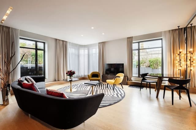 Eiffel Dome Spa Suite