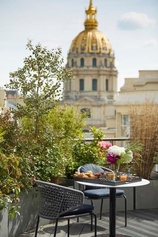 Eiffel Dome Spa Suite