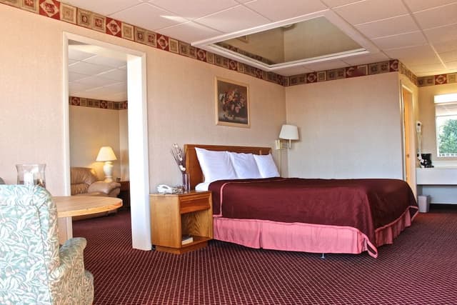 Deluxe Room, 1 King Bed, Refrigerator & Microwave