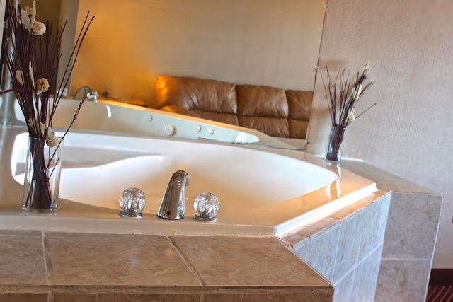 Deluxe Room, 1 King Bed, Refrigerator & Microwave