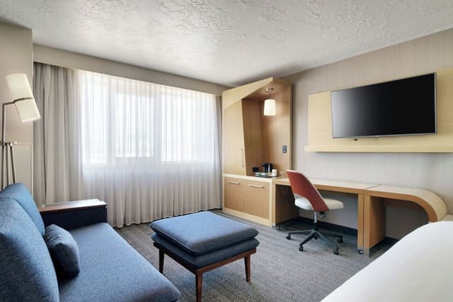 Executive Room, 1 King Bed with Sofa bed
