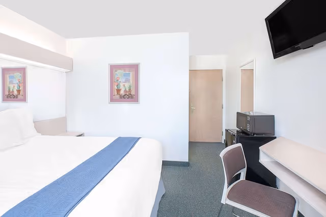 Standard Room, 1 Queen Bed, Non Smoking