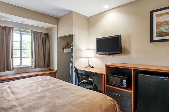 Room, 1 King Bed, Accessible, Non Smoking (Oversized Walk-In Shower)