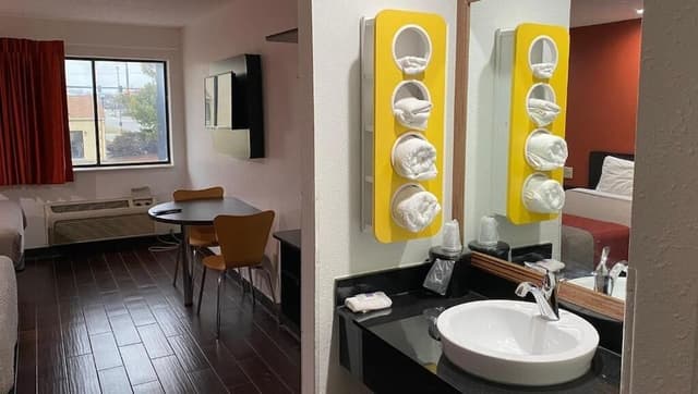 Queen Room, Accessible, Non-Smoking