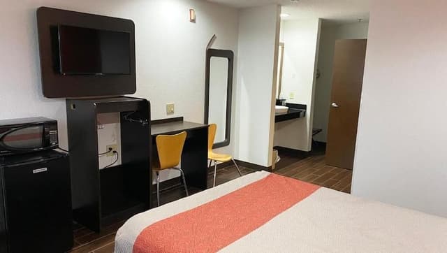 Queen Room, Accessible, Non-Smoking